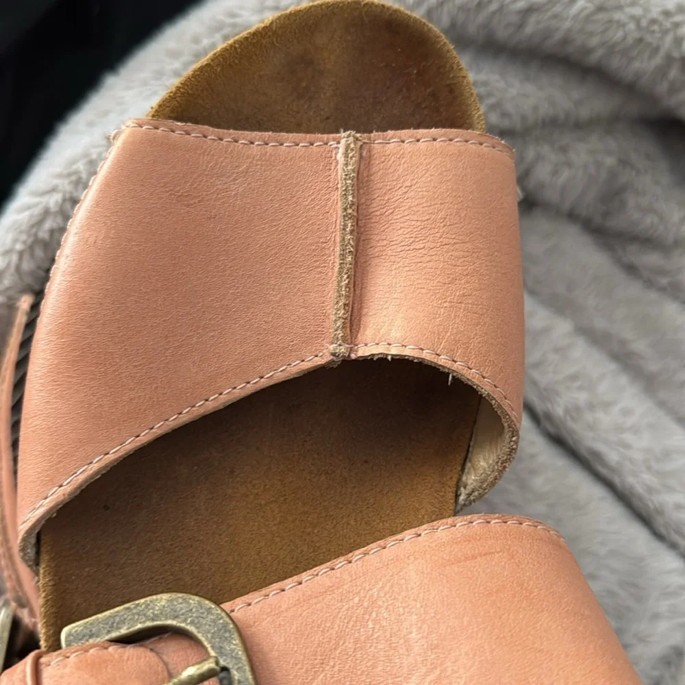 Sergio Tomani size 39 Wedges Salmon Pink